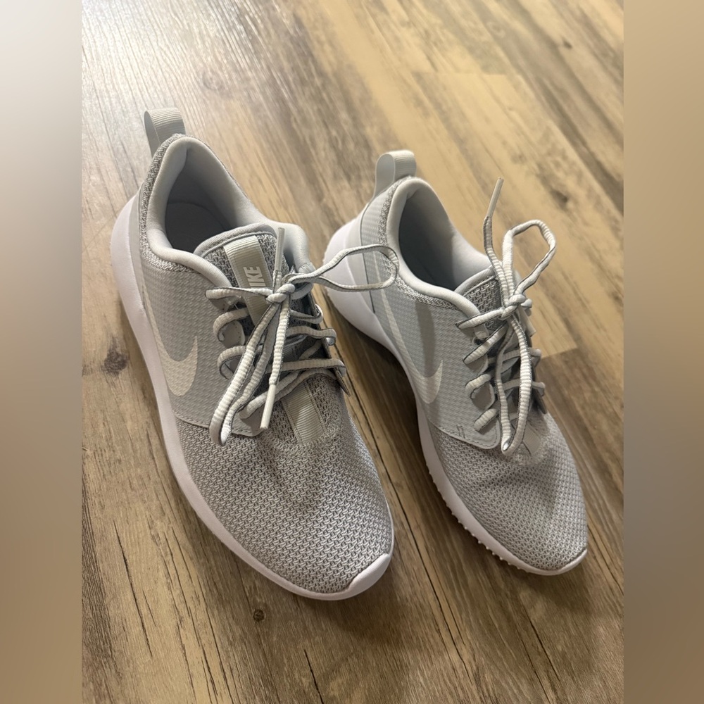 Women’s Nike Golf Shoes- 6.5